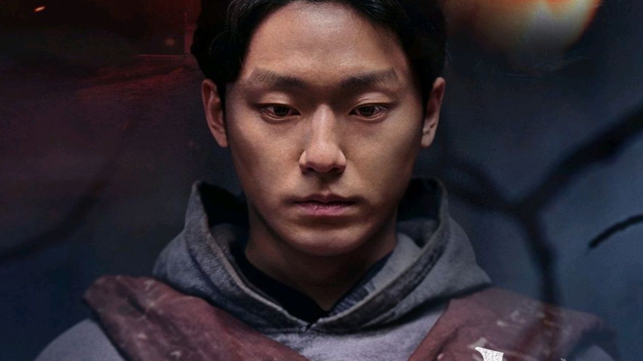 Lee Do Hyun talks about becoming Bong Gil in Exhuma, his silver screen debut, movie reception, and more
