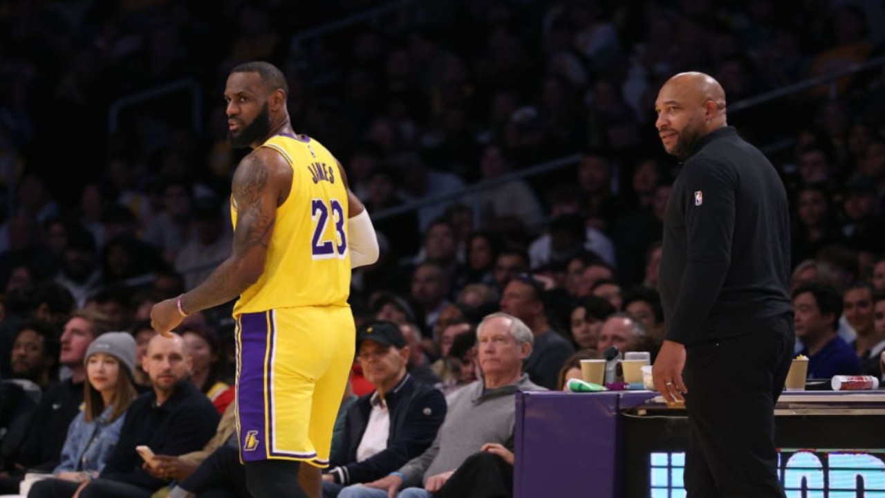 'Darvin Ham is Gone': LeBron James Outburst Over Challenge Leads To NBA Fans Trolling Lakers Coach in Game 4 Against Nuggets