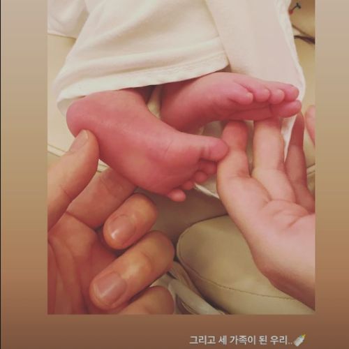 Lee Da In's Instagram chronicle sharing behold of tiny one daughter with Lee Seung Gi Lee Da In's Instagram chronicle sharing behold of tiny one daughter with Lee Seung Gi