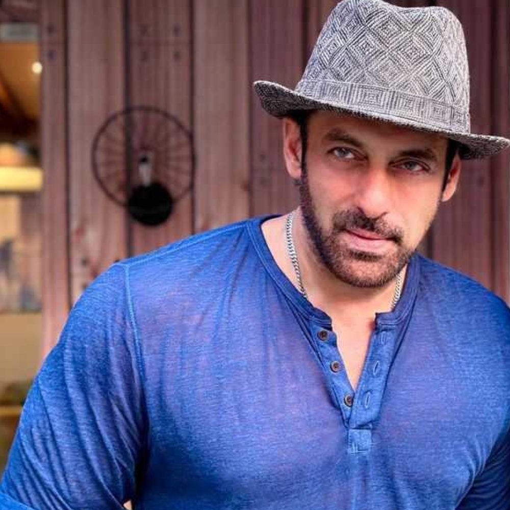 Bollywood Newsmakers of the Week: Gunshots heard outside Salman Khan’s Galaxy Apartment; Janhvi Kapoor wears Shikhar Pahariya's 'Shikhu' necklace