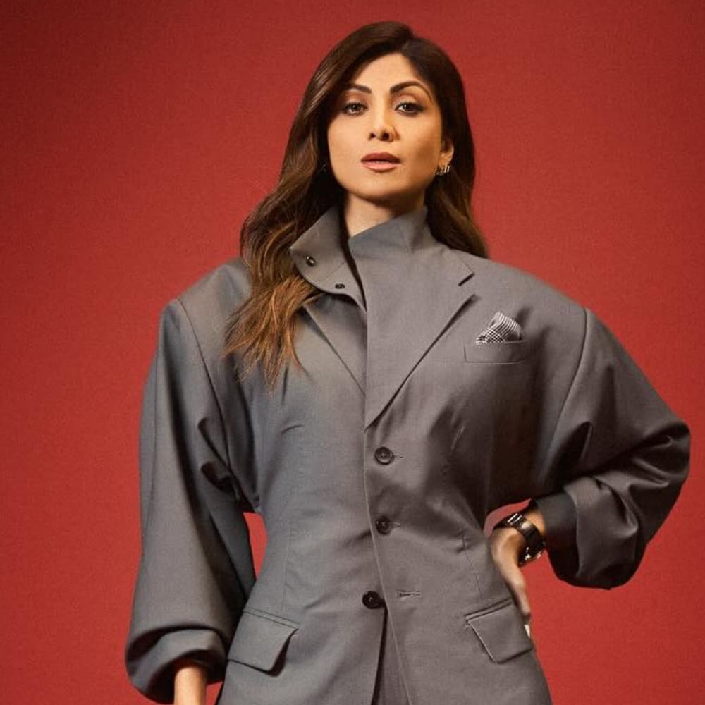 WATCH: Shilpa Shetty arrives with mom at Salman Khan’s house days after the firing incident