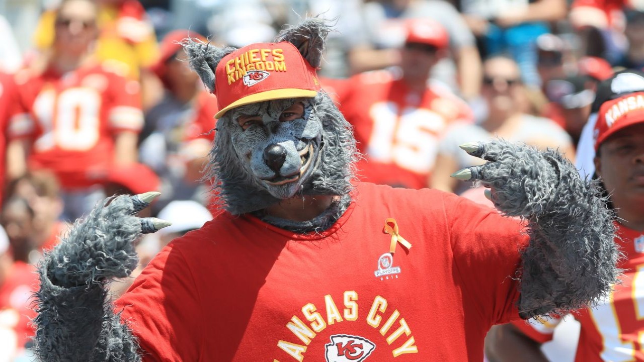Chiefs Superfan ‘ChiefsAholic’ to Pay USD 10.8 Million to Teller Who Was Assaulted During $70,000 Bank Robbery