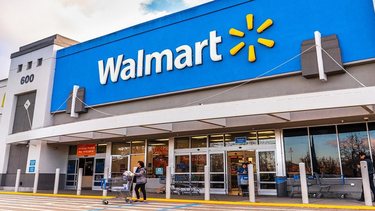 Walmart stores in some places remove self-checkout lanes; replace them with staffed checkout aisles