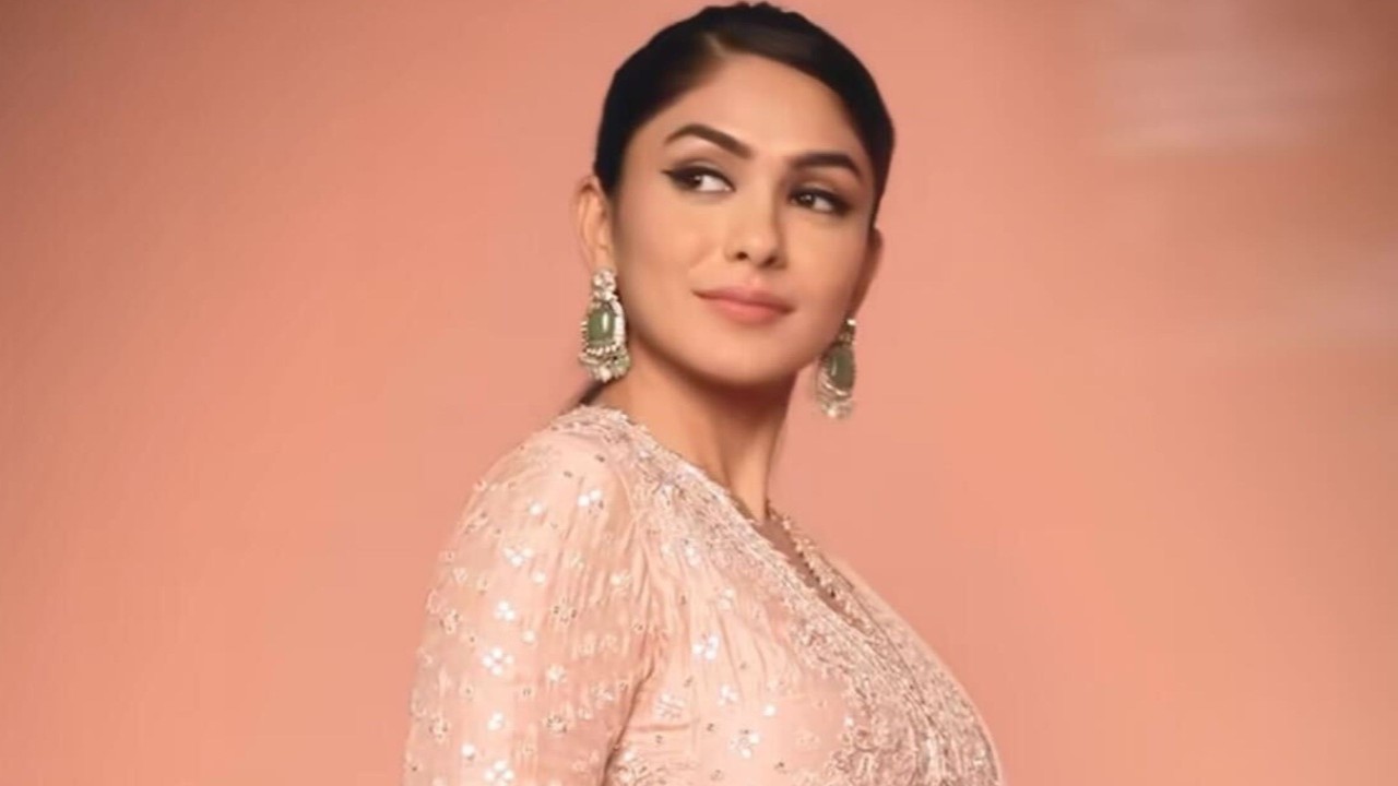 Mrunal Thakur catches first day first show of Family Star