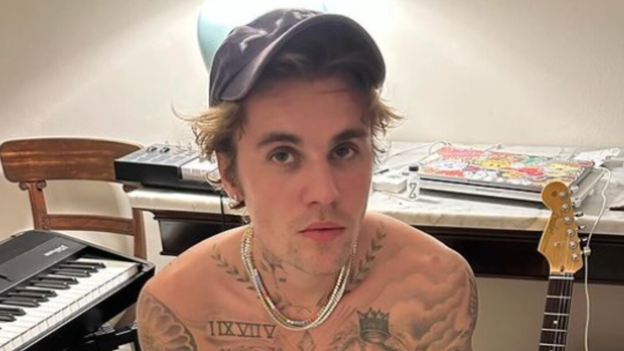Fans Concerned As Justin Bieber Breaks Down In Tears In New Pics; Hailey Bieber Reacts With THIS Comment