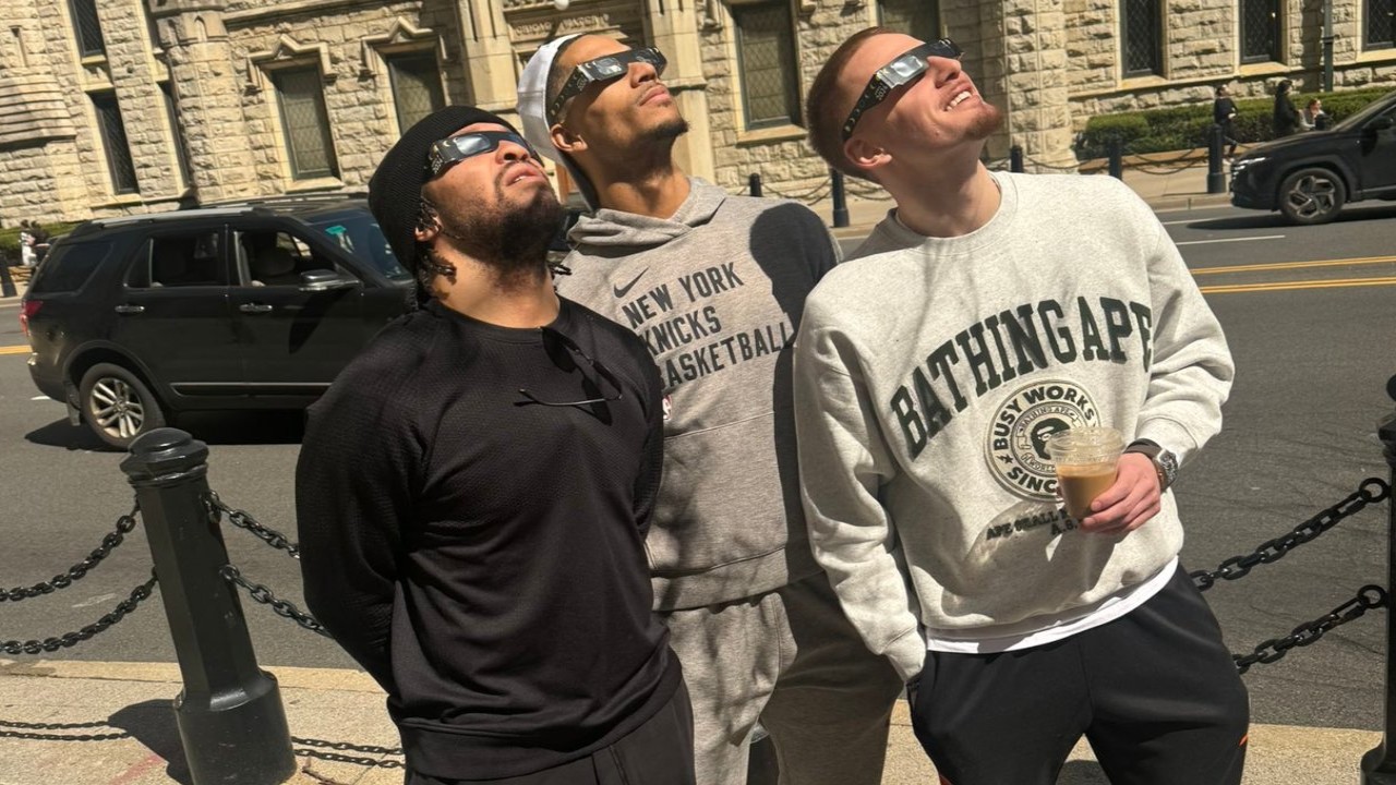 ‘Questionable With Blindness’: NBA Fans Mock Jalen Brunson, Josh Hart and Donte DiVincenzo Staring at Solar Eclipse