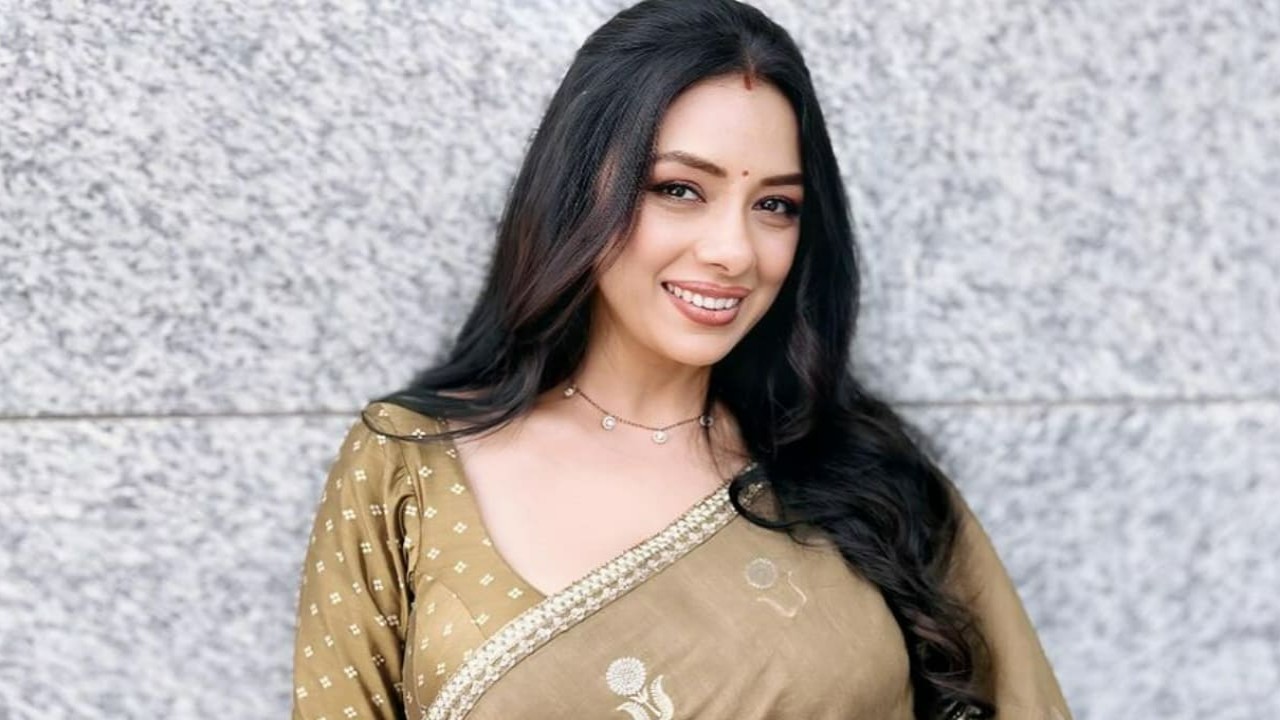 Anupamaa's Rupali Ganguly shakes a leg on viral song Gulabi Sadi; says 'The Marathi in me had to do this one'