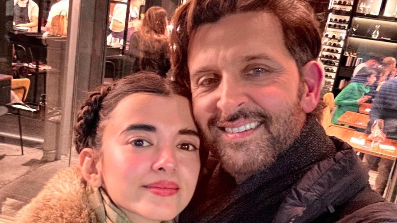 Hrithik Roshan and Saba Azad’s cute PDA on her latest PIC is proof they are head-over-heels in love