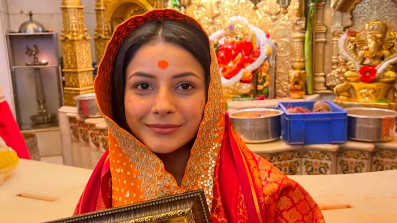 PIC: Shehnaaz Gill seeks blessings at Siddhivinayak Temple; gives fans sneak peek into her visit