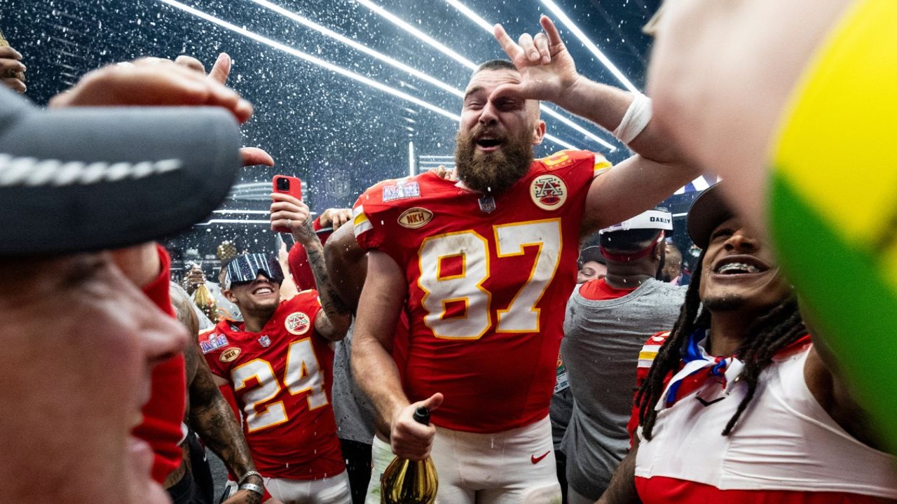 Taylor Swift’s Boyfriend Travis Kelce Extends His Stay With Kansas City Chiefs; DETAILS Inside
