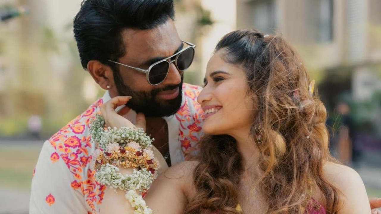 Bigg Boss 13 fame Arti Singh looks radiant at her mehndi ceremony with Dipak Chauhan, dances to THIS song