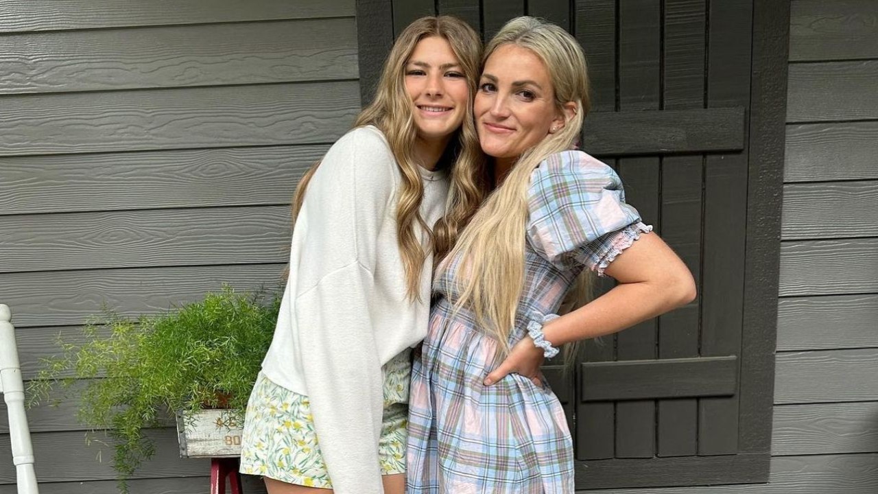 Jamie Lynn Spears’ Daughter Goes to Prom in Pretty Pink; The Highschool Students Posts Pictures