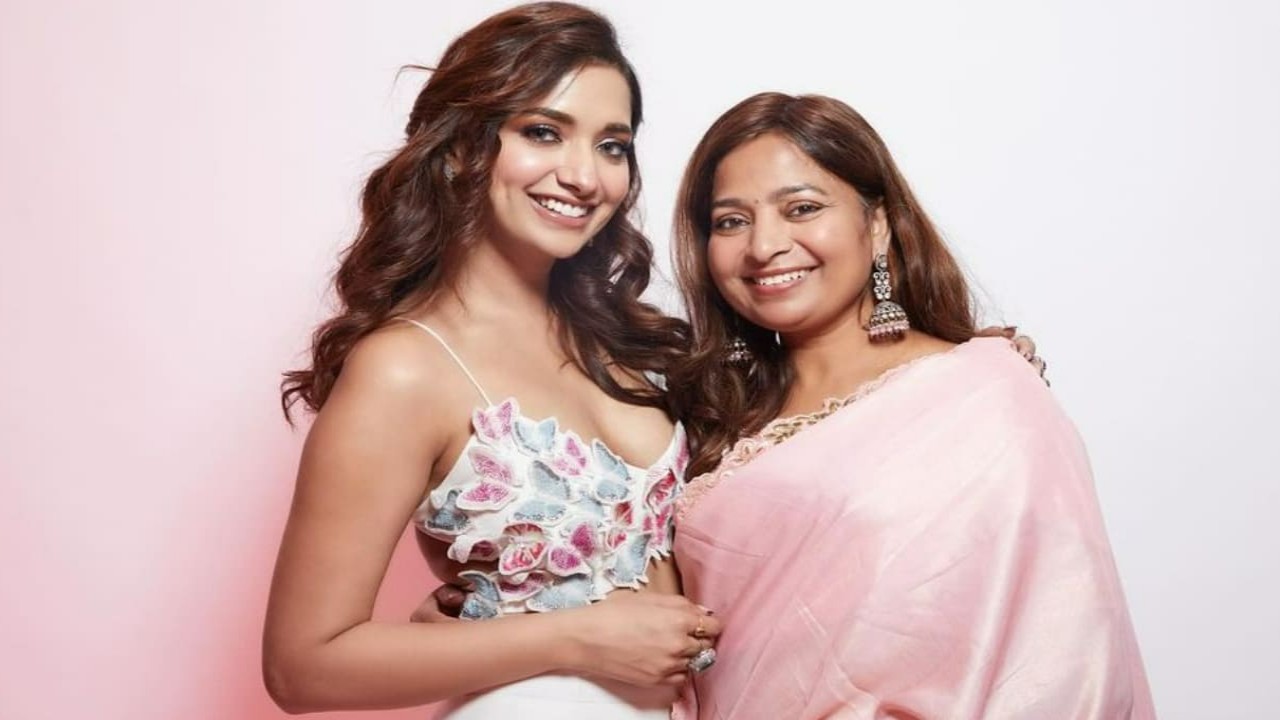Jiya Shankar urges fans to pray for her mom as she's hospitalized; says 'We’ve been put in a tough situation'