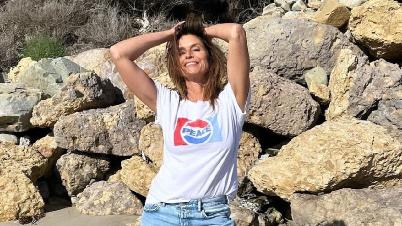 Cindy Crawford Reveals Handing Her Financial Situation Early On Was 'Tricky', Says She Was 'Making More Money' Than Her Parents