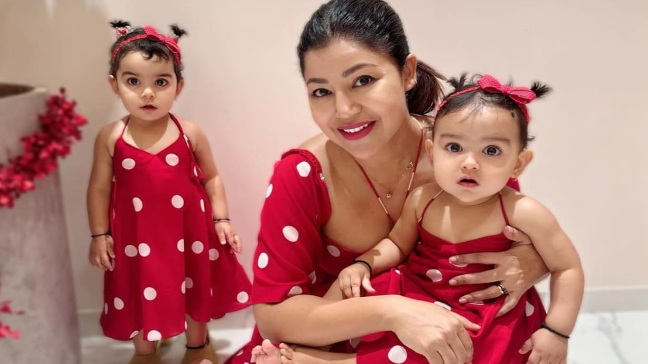 Debinna Bonnerjee starts weekend with 'splashes'; drops pictures ft her 'adorable' daughters