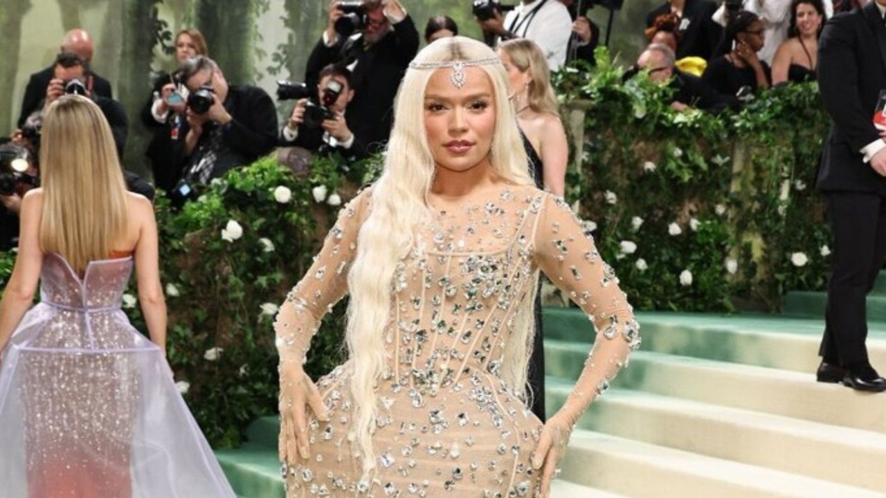 Met Gala 2024: Karol G Wins Over The Internet Dressed As An Elf For The Garden Of Time
