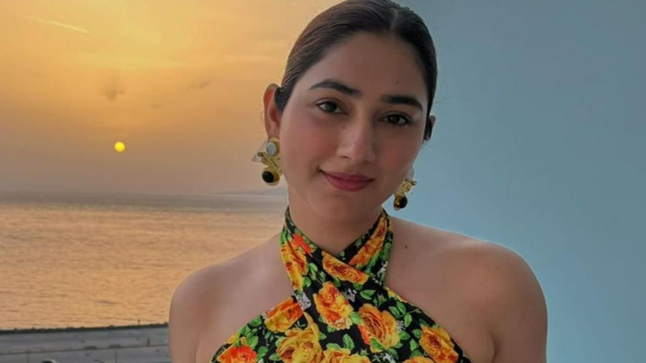 Disha Parmar looks gorgeous in floral halter neck top as she vacations in Greece; gives glimpse of magical sunset