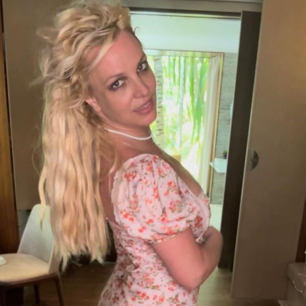 Britney Spears Blames Paramedics For Forceful Entry Amid Sam Asghari’s Divorce Finalization; DEETs Britney Spears Blames Paramedics For Forceful Entry Amid Sam Asghari’s Divorce Finalization; DEETs