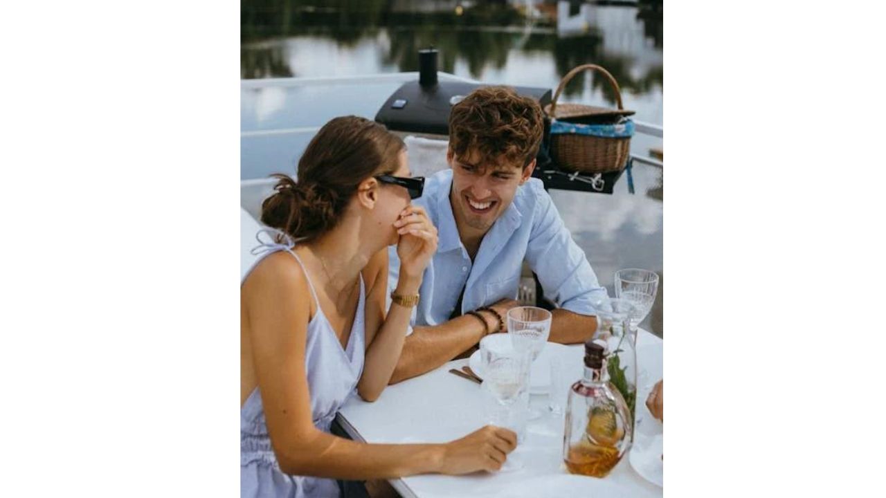 How to know if a girl likes you
