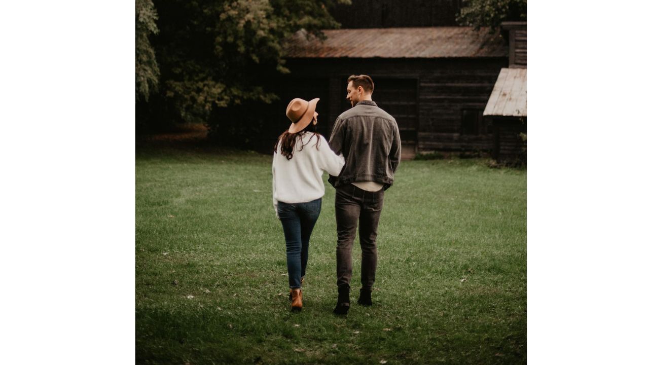 How to know if a girl likes you over text