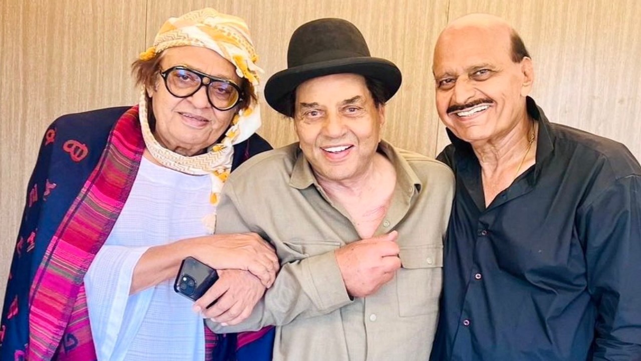 PIC: Actor Dharmendra is all smiles as he reunites with his ‘purane yaar’ Ranjeet and Avtar Gill