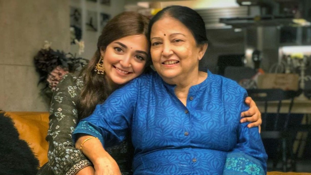 National Award-winner Monali Thakur’s mom passes away, singer pens a heartbreaking note for her ‘life’s pillar’