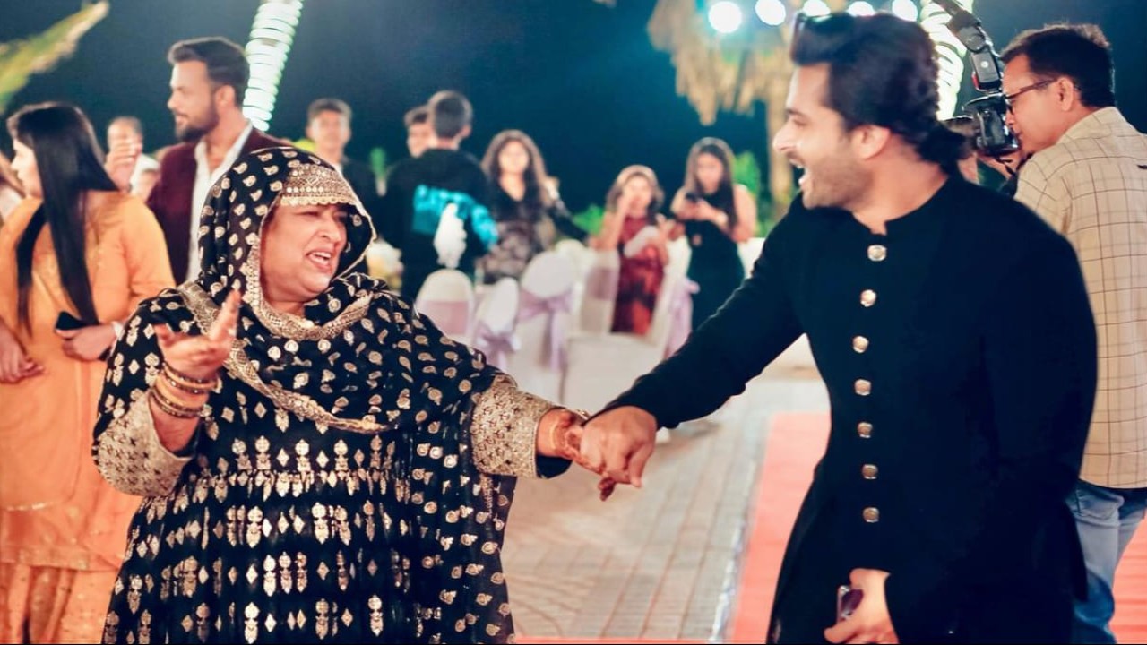 Shoaib Ibrahim gets smartwatch for his mother, she calls it ‘tension wali cheez’; Find out why