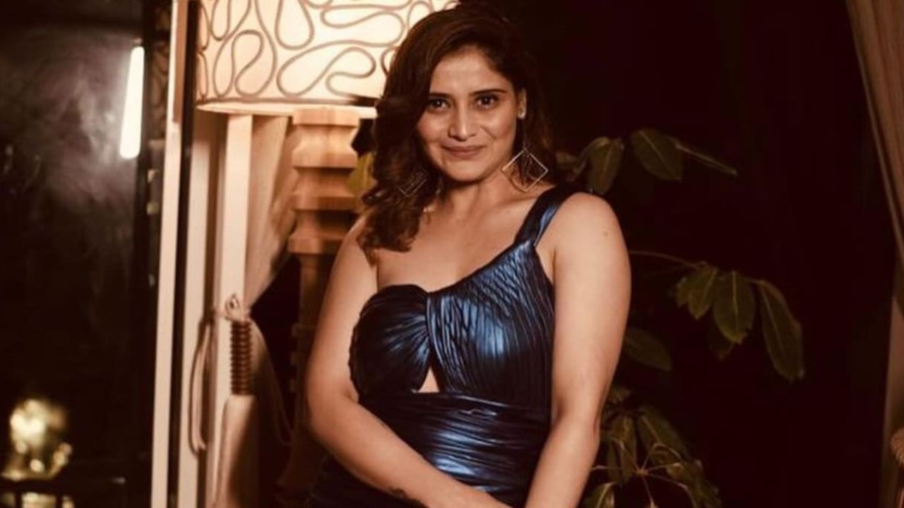 Bigg Boss 13’s Arti Singh 'sweats' it out by playing squash as she wants to shed 'marriage weight'