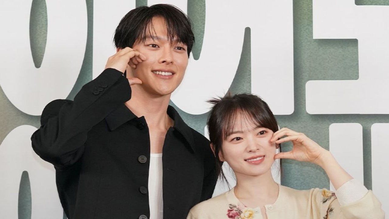 Jang Ki Yong gains attention for confusion about how to do cheek heart at The Atypical Family press con; WATCH