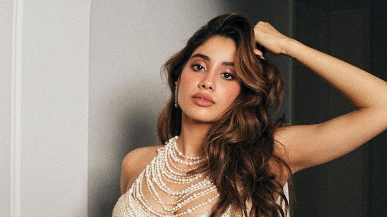 Janhvi Kapoor gives savage comeback to fan asking her out on date for ‘cool story’: 'What if you...'