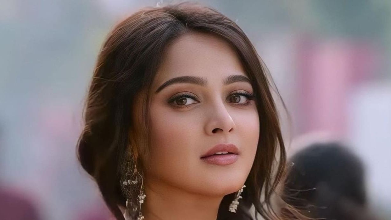 Did you know Anushka Shetty suffers from a laughing disorder? (Anushka Shetty's Instagram) Did you know Anushka Shetty suffers from a laughing disorder?
