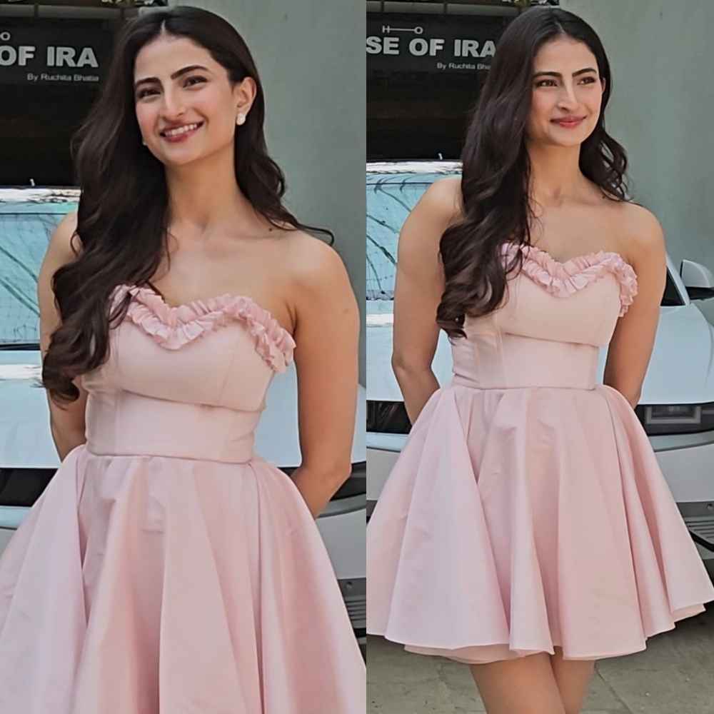 Palak Tiwari’s baby pink strapless mini-dress with matching heels proves she is a total princess Palak Tiwari’s baby pink strapless mini-dress with matching heels proves she is a total princess