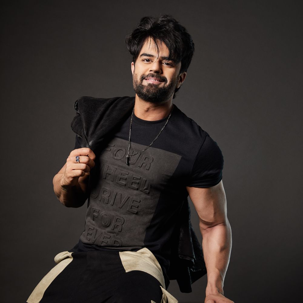 EXCLUSIVE: Maniesh Paul roped in for David Dhawan's next directorial; shooting schedule revealed EXCLUSIVE: Maniesh Paul roped in for David Dhawan's next directorial; shooting schedule revealed