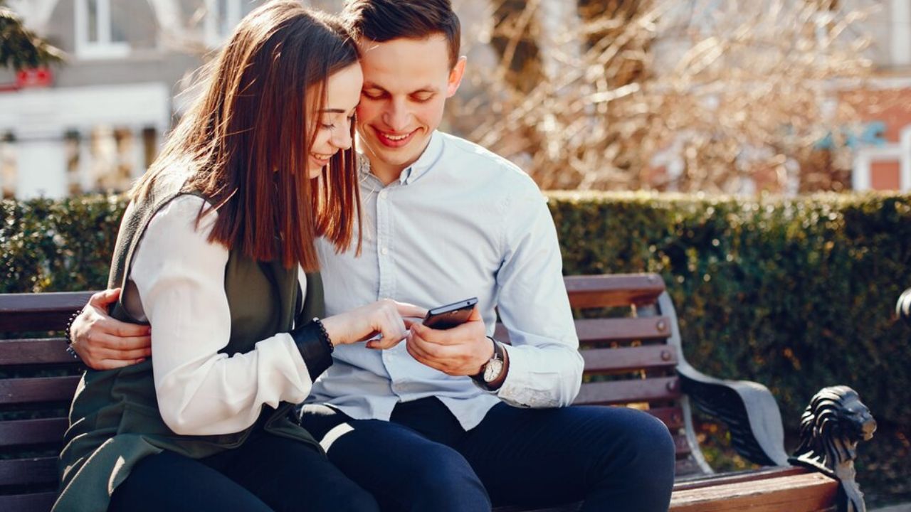 Signs a guy likes you