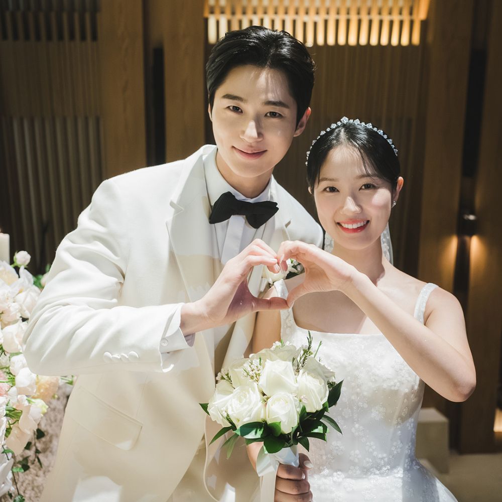 ‘Sol, Sunjae's Honeymoon’: Lovely Runner’s fans celebrate as script book teases Byeon Woo Seok, Kim Hye Yoon’s marriage era ‘Sol, Sunjae's Honeymoon’: Lovely Runner’s fans celebrate as script book teases Byeon Woo Seok, Kim Hye Yoon’s marriage era