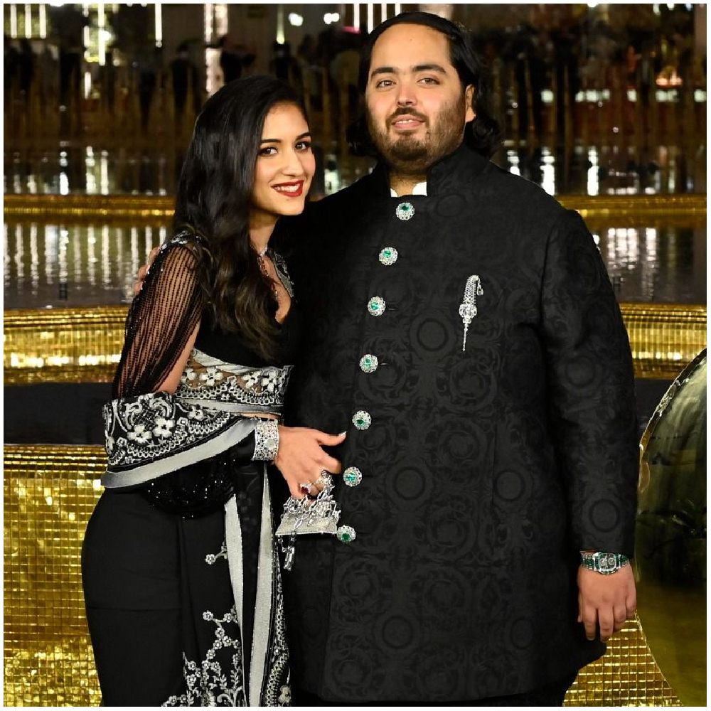 Anant Ambani-Radhika Merchant Wedding: Couple's exquisite silver-themed invitation ft. Lord Ganesha, Radha-Krishna and Goddess Durga goes VIRAL Anant Ambani-Radhika Merchant Wedding: Couple's exquisite silver-themed invitation ft. Lord Ganesha, Radha-Krishna and Goddess Durga goes VIRAL