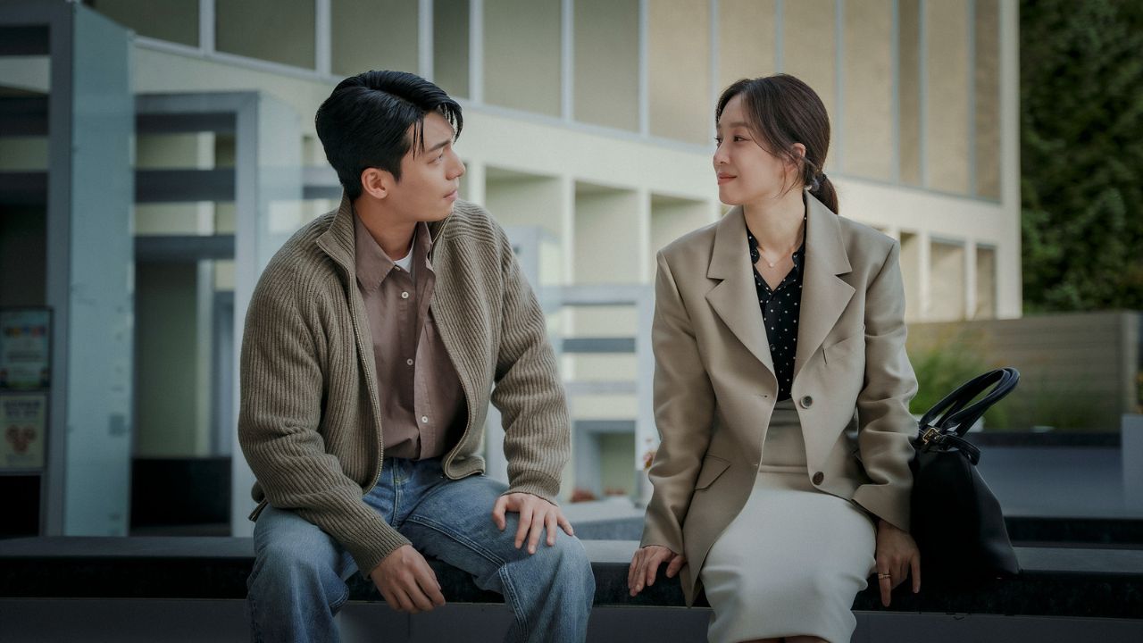 Wi Ha Joon and Jung Ryeo Won: courtesy of Studio Dragon