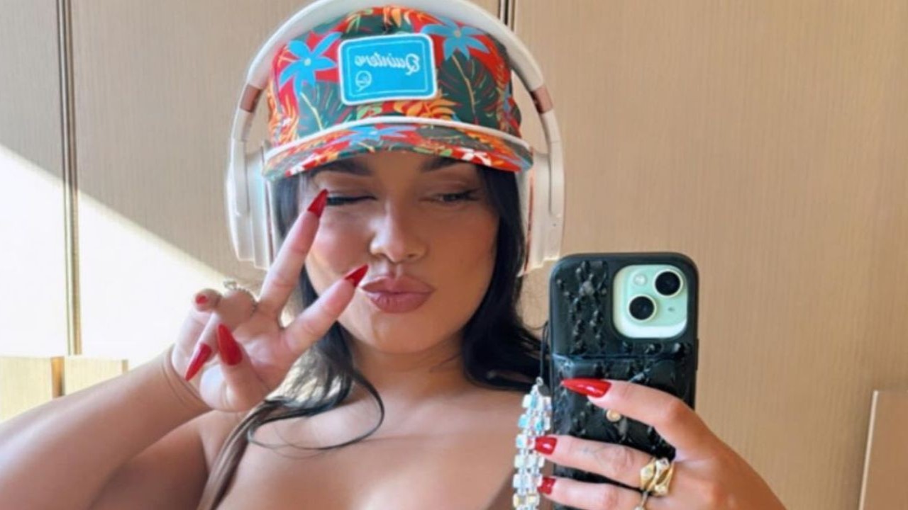 Vanessa Hudgens (PC: Instagram) Vanessa Hudgens (PC: Instagram)