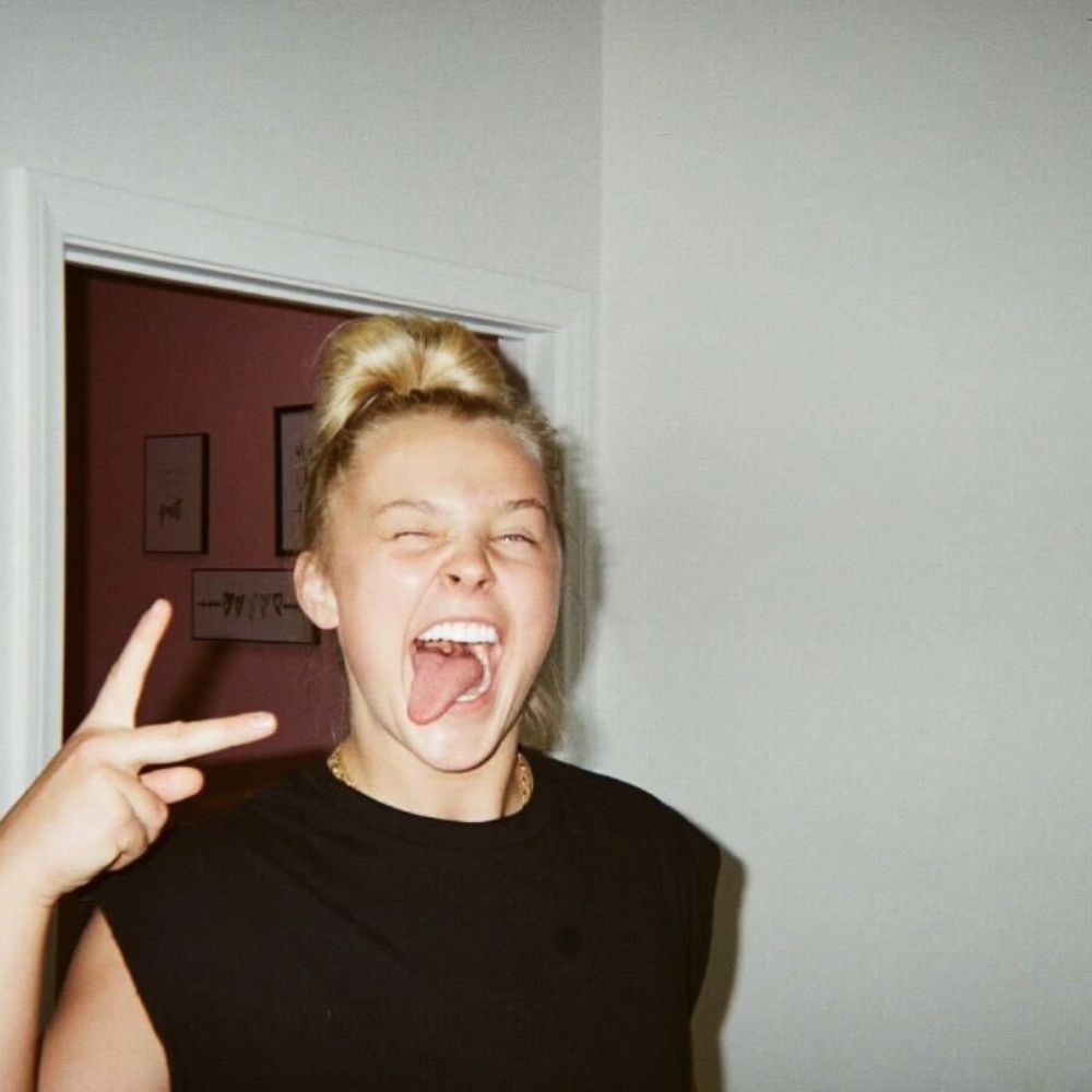 JoJo Siwa Announces Debut EP And New Single Guilty Pleasure; Details Inside JoJo Siwa Announces Debut EP And New Single Guilty Pleasure; Details Inside