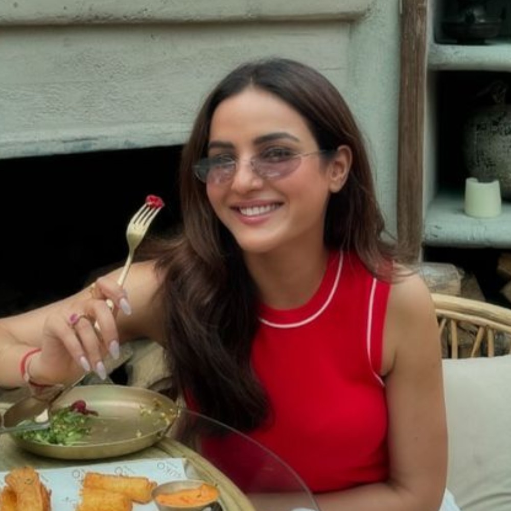 Bigg Boss 14's Jasmine Bhasin drops pic to show her struggles with rain, traffic, and eye pain amid corneal injury Bigg Boss 14's Jasmine Bhasin drops pic to show her struggles with rain, traffic, and eye pain amid corneal injury