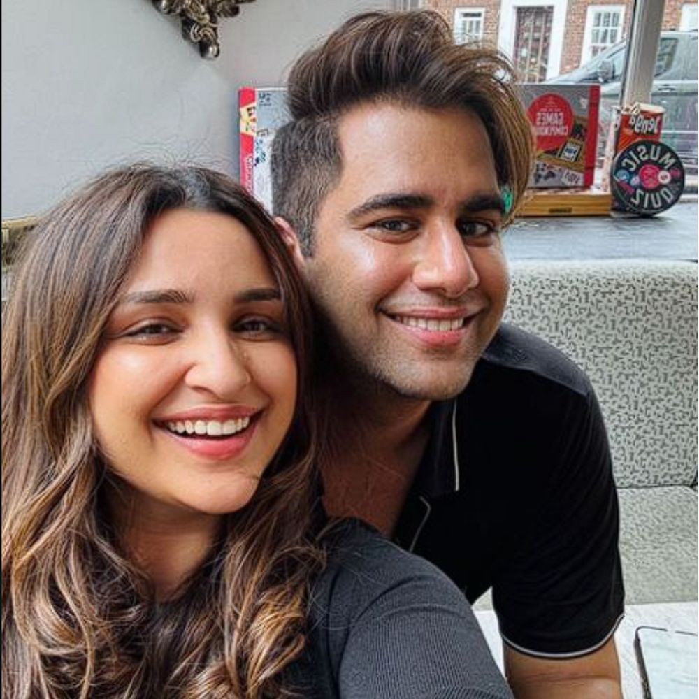 PIC: Bigg Boss 15 fame Rajiv Adatia twins with Parineeti Chopra as they enjoy their ‘Pineapple Pizza day’ PIC: Bigg Boss 15 fame Rajiv Adatia twins with Parineeti Chopra as they enjoy their ‘Pineapple Pizza day’
