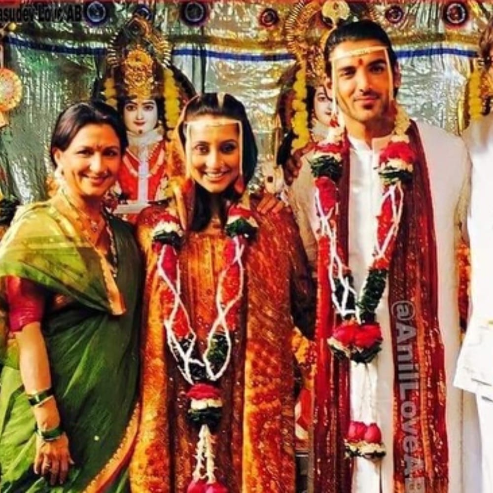 Anusha Dandekar celebrates 19 Years of Viruddh; shares PICS with Amitabh Bachchan, Sharmila Tagore, and John Abraham Anusha Dandekar celebrates 19 Years of Viruddh; shares PICS with Amitabh Bachchan, Sharmila Tagore, and John Abraham