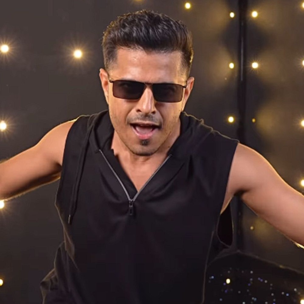 WATCH: Neil Bhatt recreates Vicky Kaushal and Karan Aujla's Tauba Tauba hook step; glides as smooth as butter WATCH: Neil Bhatt recreates Vicky Kaushal and Karan Aujla's Tauba Tauba hook step; glides as smooth as butter