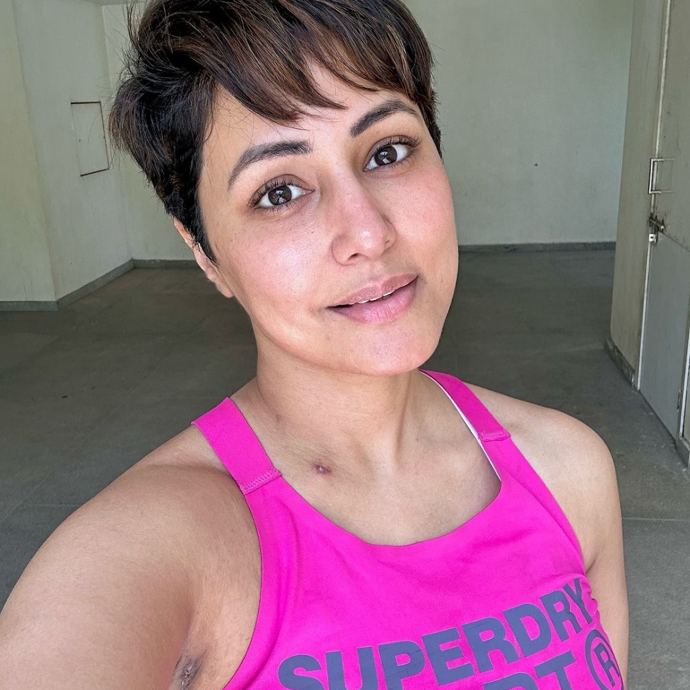 Hina Khan pleads to Almighty to take away her pain amid battle with breast cancer; Our ...