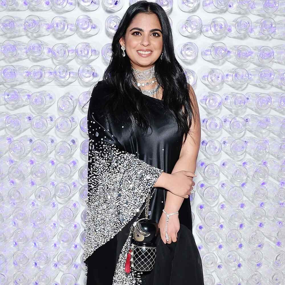 Throwback to when Isha Ambani attracted everyone’s attention with her Rs 24 Lakh worth Chanel doll bag at Met Gala Throwback to when Isha Ambani attracted everyone’s attention with her Rs 24 Lakh worth Chanel doll bag at Met Gala