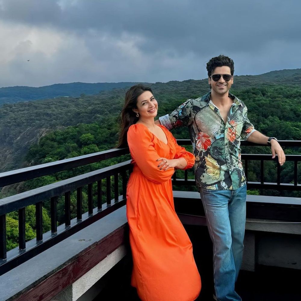 Divyanka Tripathi enjoys chole samosa chaat with husband Vivek Dahiya in Europe; See PI...