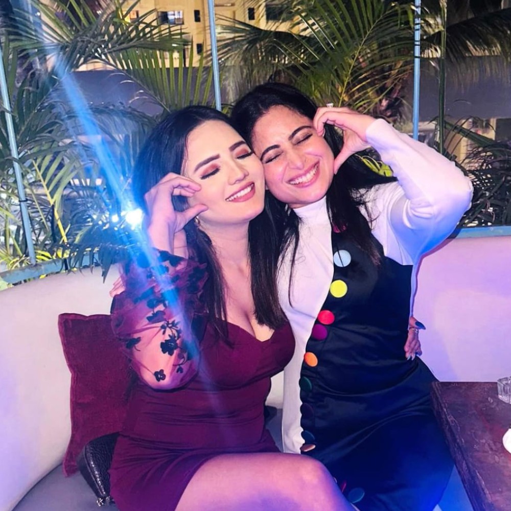 Bigg Boss 17’s Aishwarya Sharma dances her heart out with BFF; recreates THIS iconic Preity Zinta and Rani Mukerji song; WATCH Bigg Boss 17’s Aishwarya Sharma dances her heart out with BFF; recreates THIS iconic Preity Zinta and Rani Mukerji song; WATCH