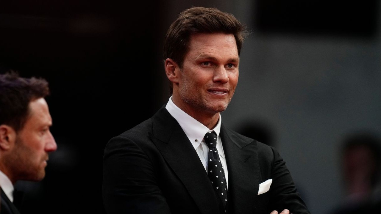 After Davante Adams Asks Tom Brady To Unretire For Raiders; NFL Journalist Recommends QB For USA Olympic Flag Football In LA 2028