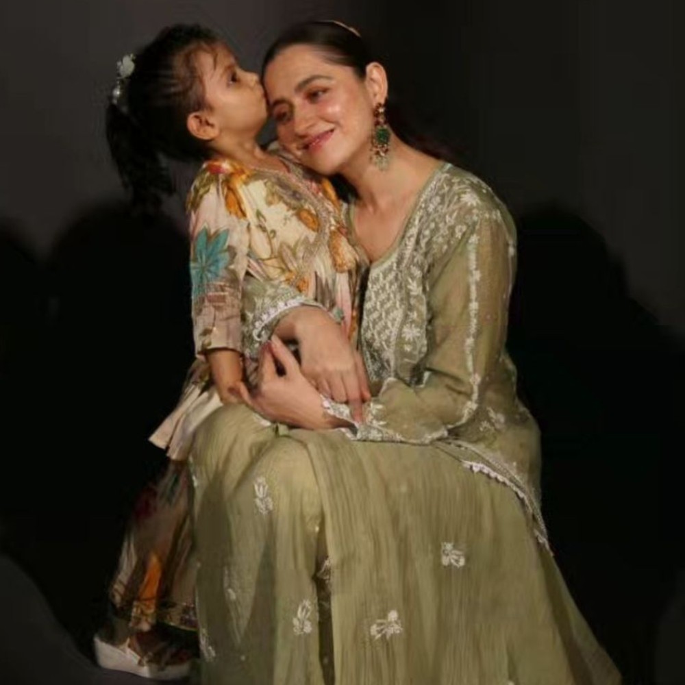 Heeramandi fame Sanjeeda Shaikh's daughter Ayra is a spitting copy of her mama and this...