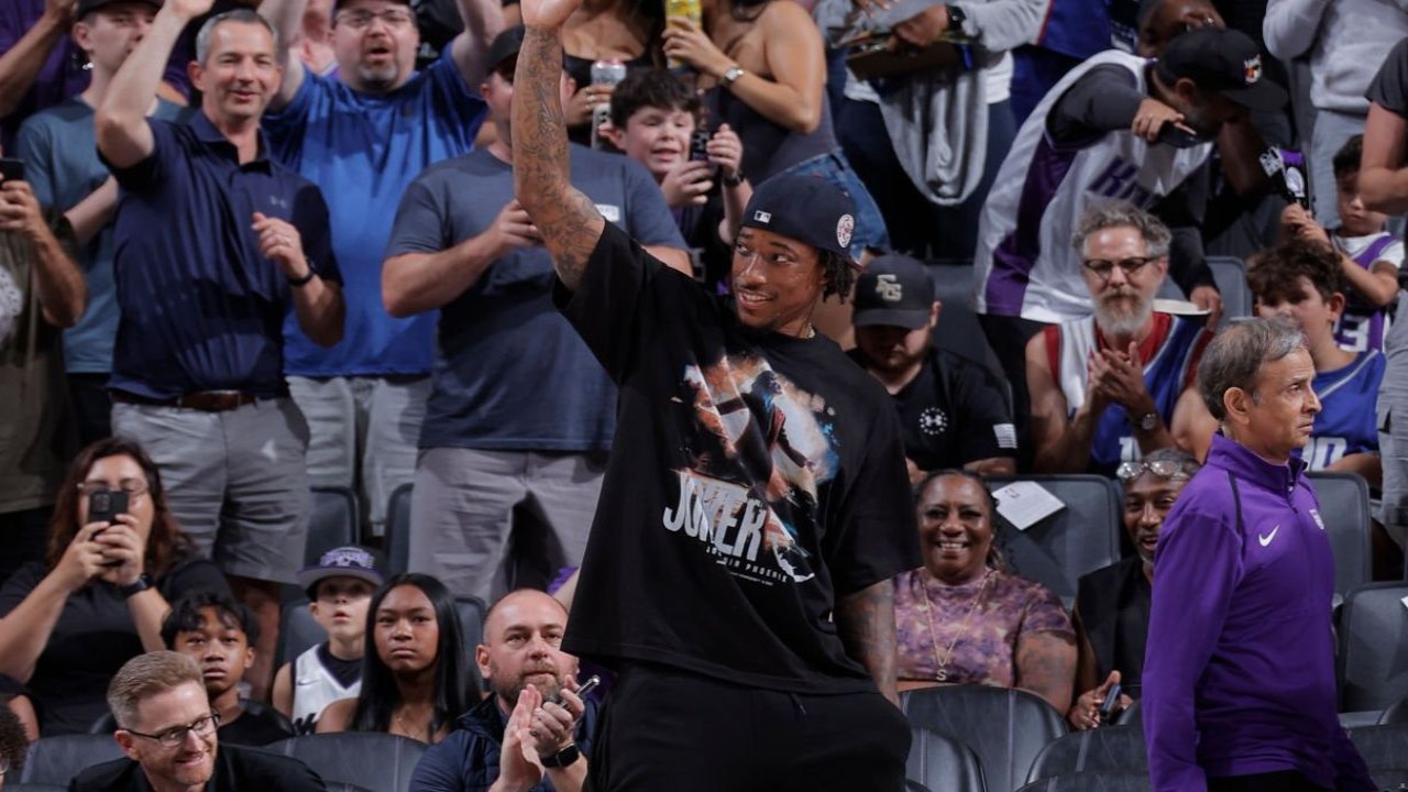 DeMar DeRozen Joins Sacramento Kings on a Three-Team Sign-and-Trade Deal, Gets Warm Reception From Kings Fans